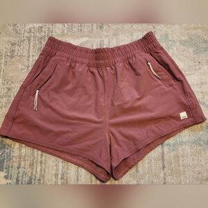 Vuori Dash Shorts. Size M. Brown. EUC